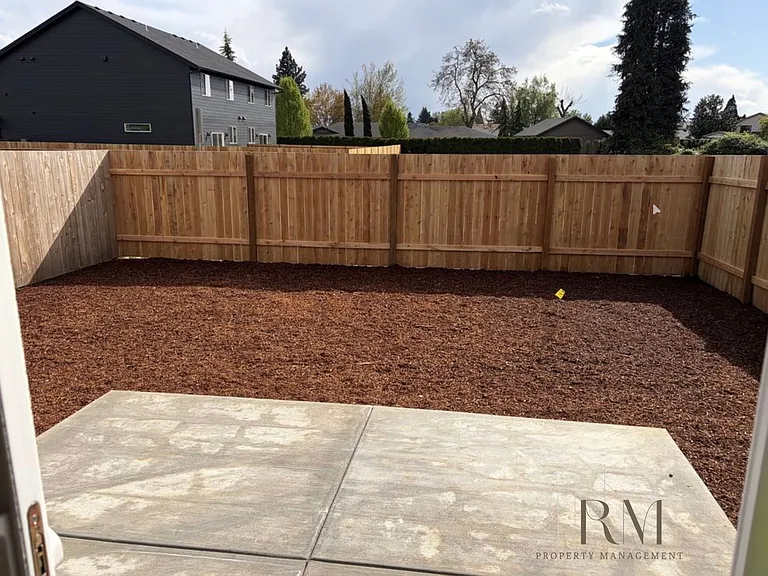 1542 Barn St #A — Photo 3