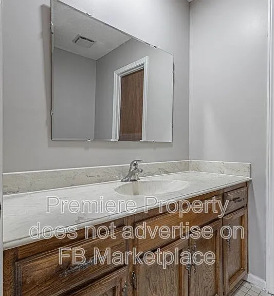 1201 NE 9th St — Photo 8