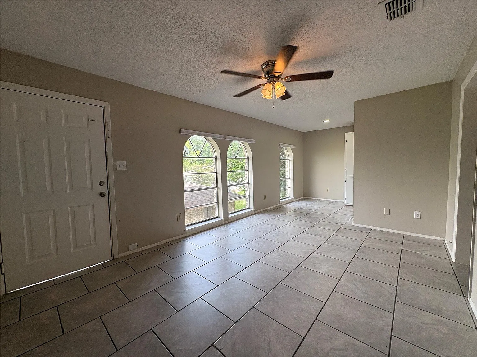 2 bed, 1.0 bath, 730 sqft, $750 — Photo 4