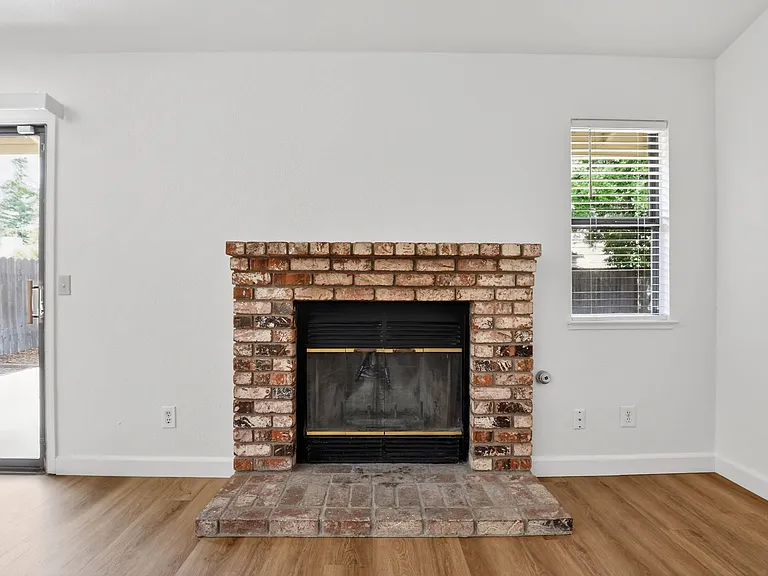5213 Laguna Park Dr — Photo 11