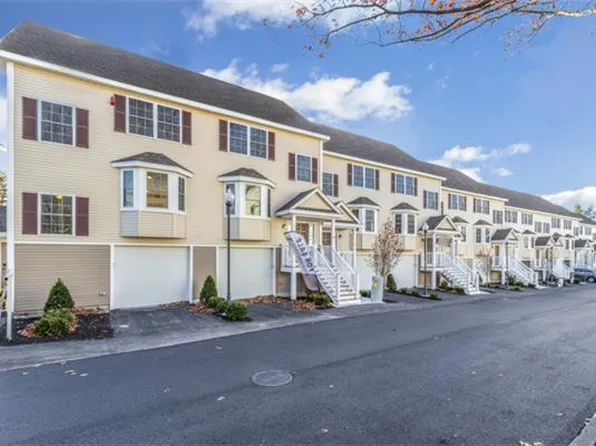 101 Hopkins St APT 9, Wakefield, MA 01880