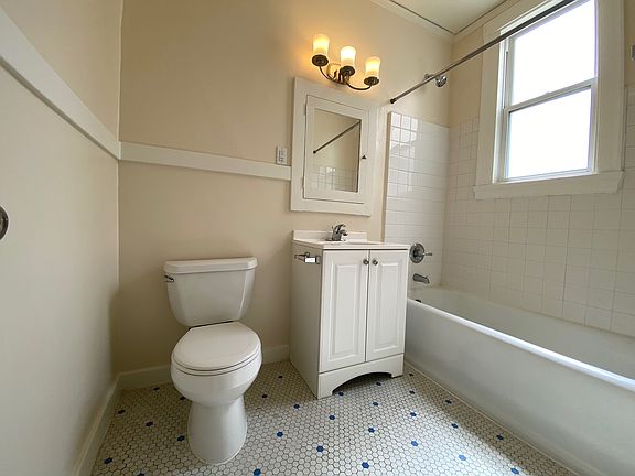 5th image of 1539 Greenwich St #9