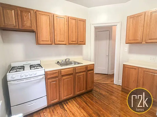 Rented by Realty 2000 Corp | media 8