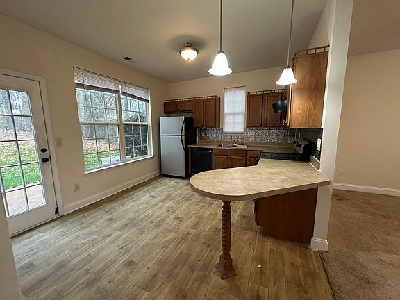 4th image of 101 Hyde Park Ln