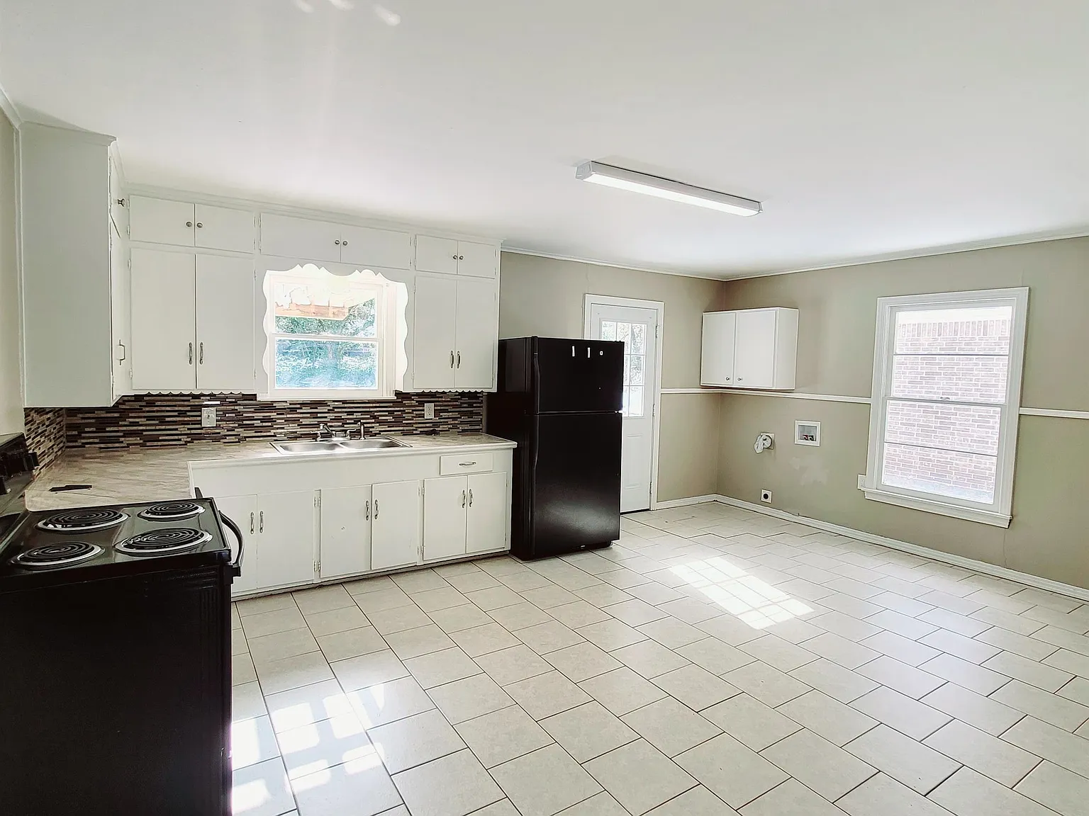 1218 Graham Drive - 1 — Photo 2