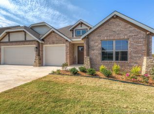 5102 S Walnut Creek Dr, Sand Springs, OK 74063