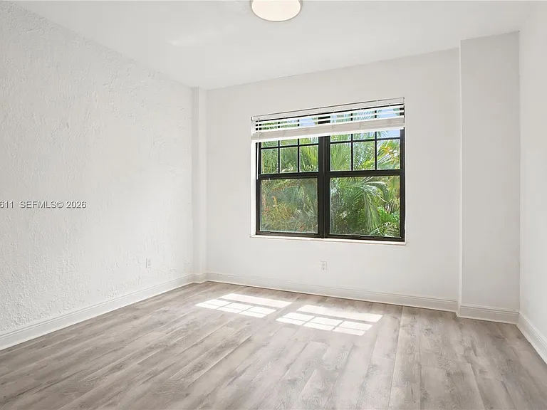 934 Michigan Ave #209 — Photo 5
