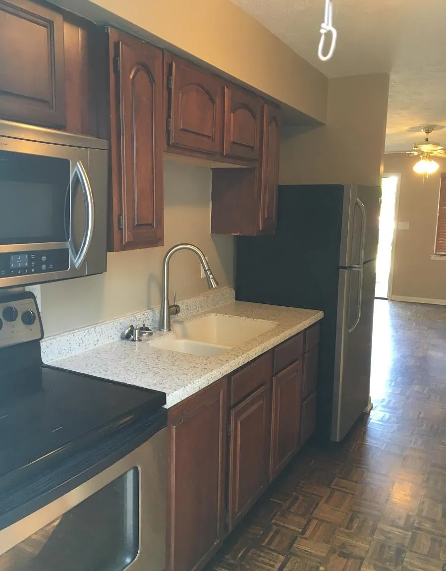 1402 Gracelawn Lane — Photo 1