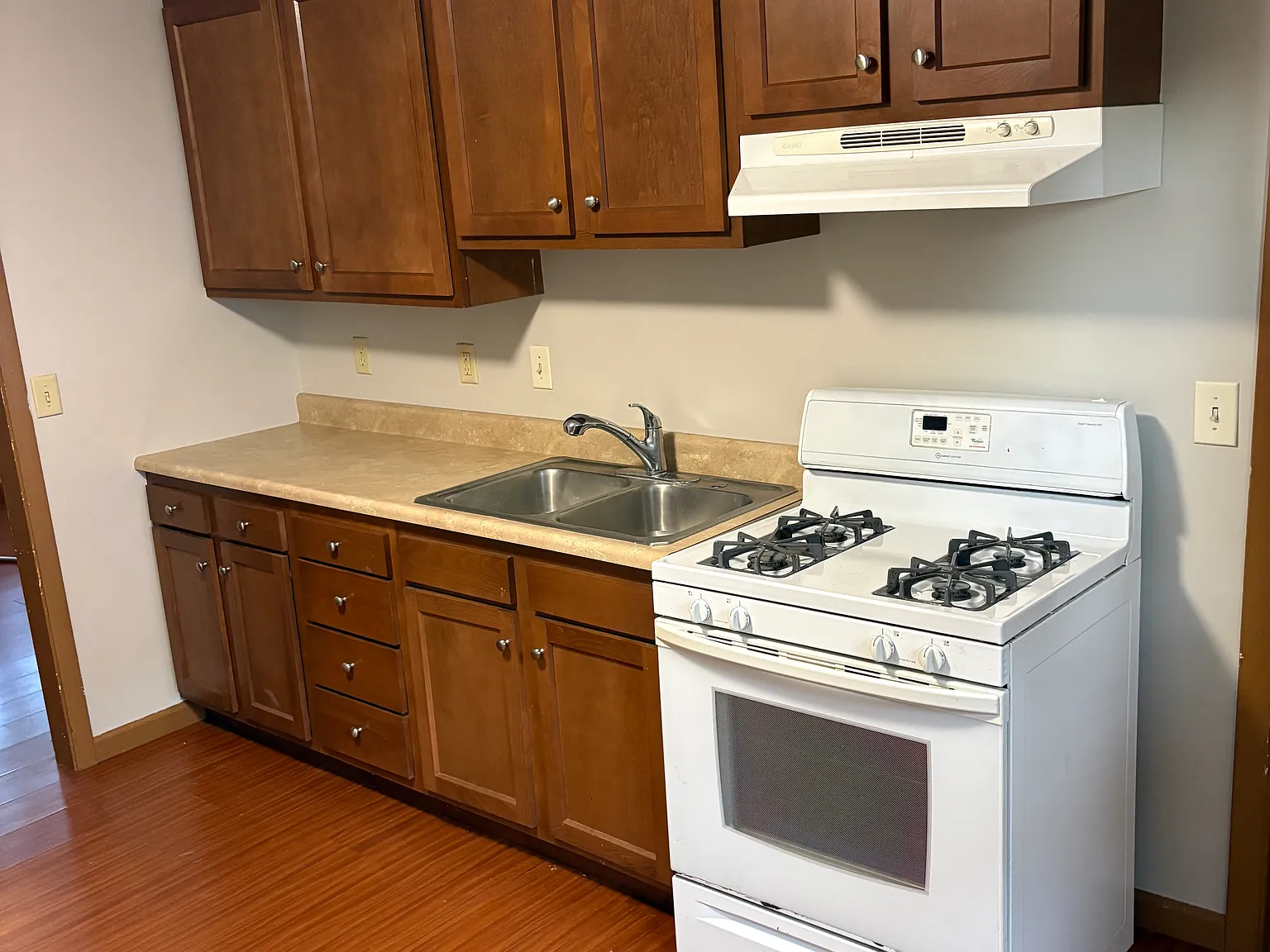 2 bed, 900 sqft, $1,045 — Photo 3