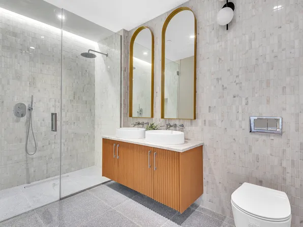 450 Grand Avenue image 5 of 17