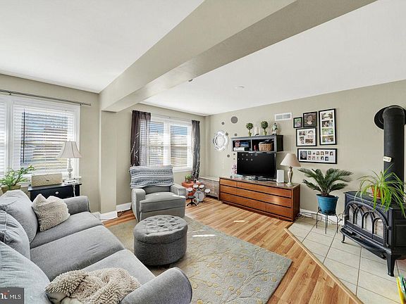 4th image of 104 Garfield Ave