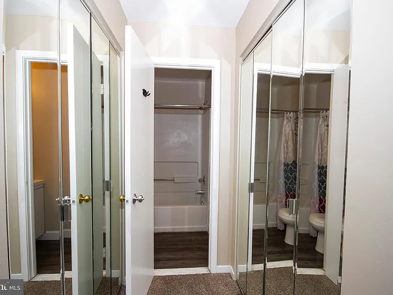 10 W Lee St #B-R72 — Photo 14