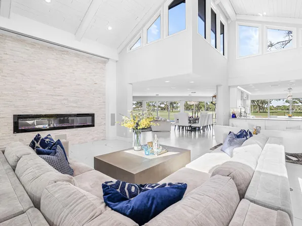 6549 Eastpointe Pines Street, Palm Beach Gardens, FL 33418