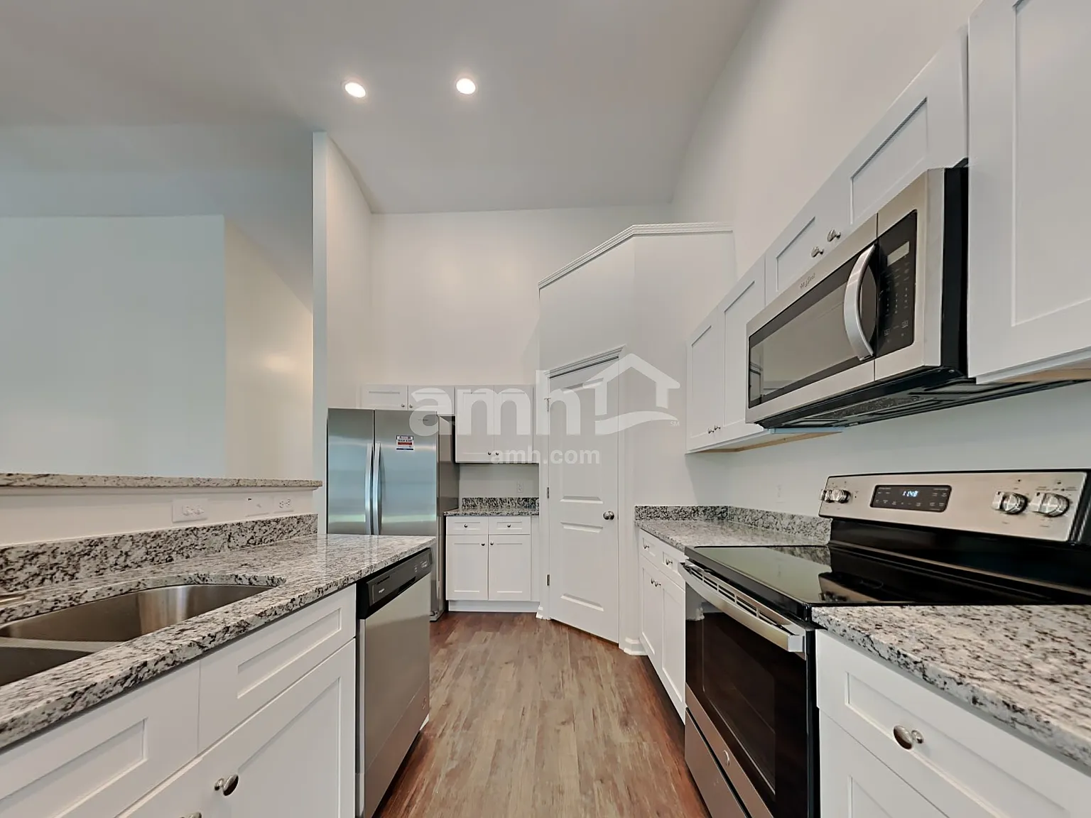3 bed, 2.0 bath, 1678 sqft, $2,365 — Photo 3