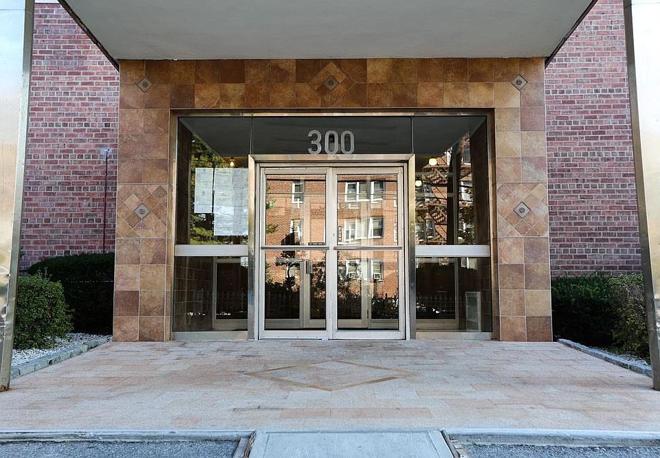 1st image of 300 N Broadway #5N