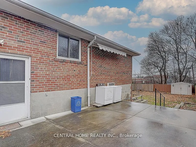 50 Sherwood Forest Dr #LOWER — Photo 22