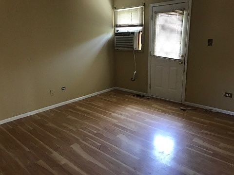 2nd image of 2415 Keith St