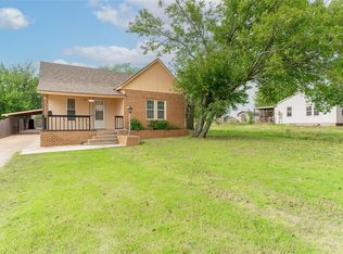 418 S 17th St, Clinton, OK 73601