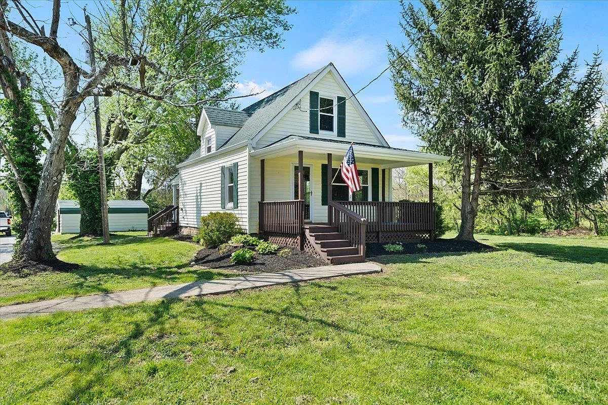 106 Center St photo 1