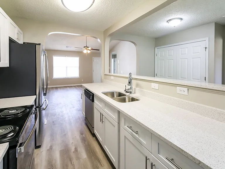 1299 N Hampton Dr — Photo 9