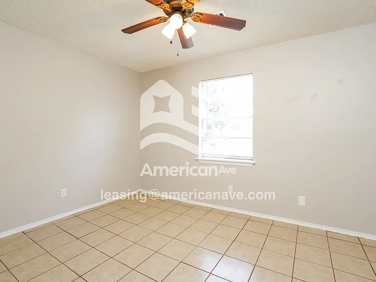1554435_007_main_bedroom_12814985.jpg