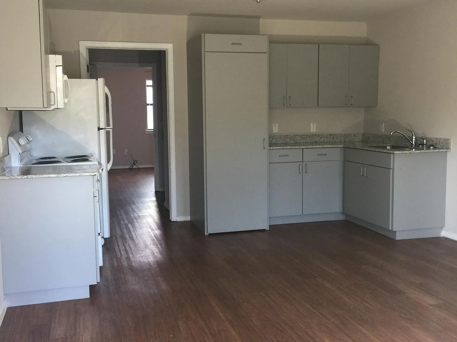 1504 E Allen Rd — Photo 1