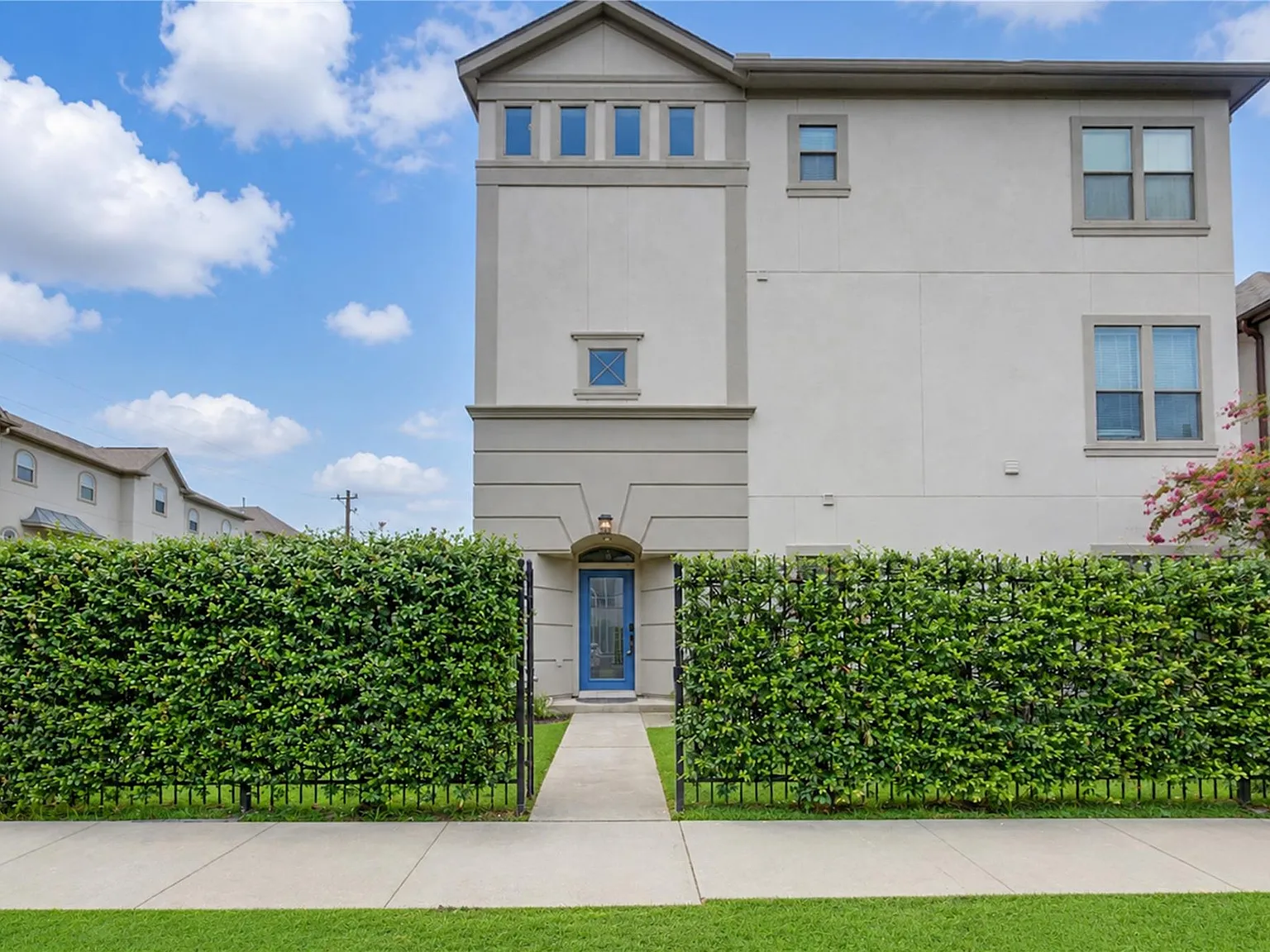 3 bed, 3.5 bath, 2216 sqft, $3,800 — Photo 1