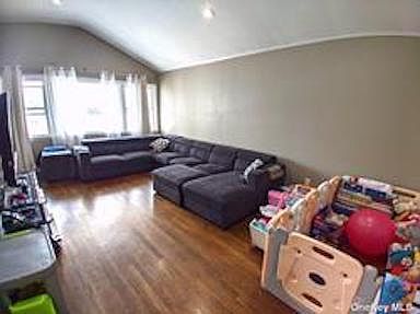 4th image of 468 E Park St