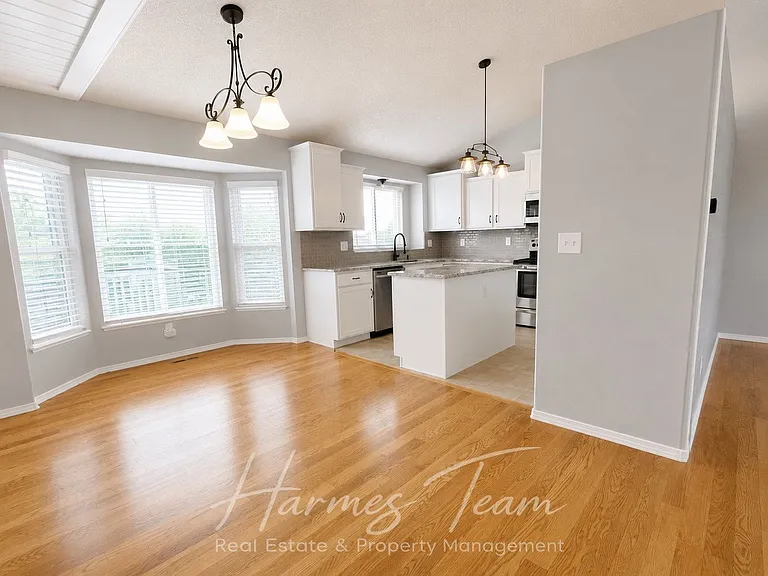 5960 Grapevine Dr — Photo 8