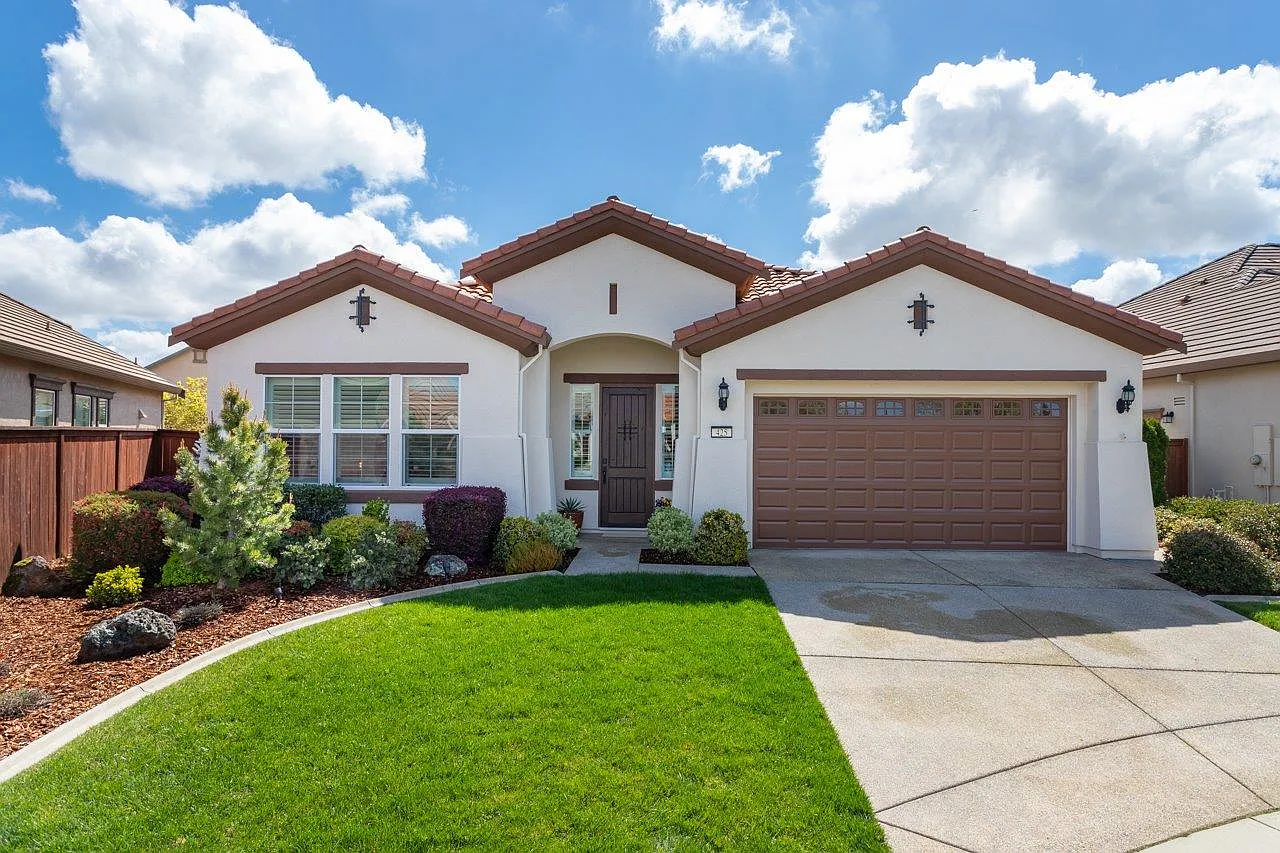 425 Arlington Ct photo 1
