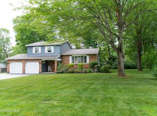 684 Hampshire Seat, Niskayuna, NY 12309