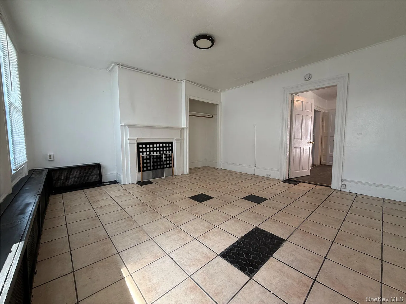 3 bed, 1.0 bath, 700 sqft, $2,950 — Photo 4