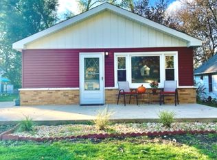 3823 Eastway Dr, Island Lake, IL 60042