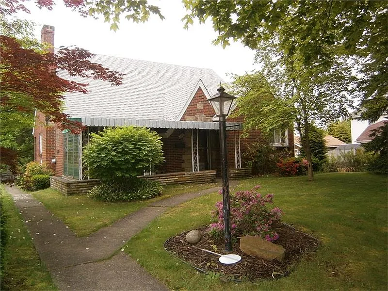 204 Hunter St photo 1