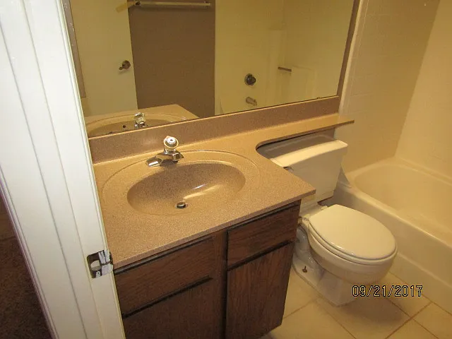 2035 S Elm St #204 — Photo 12