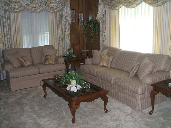 3rd image of 401 E Patoka St