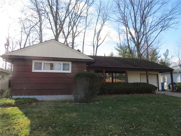 6411 Nelwood Rd, Parma Heights, OH 44130