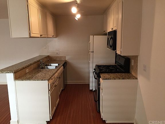 5th image of 7035 Woodley Ave Unit 118