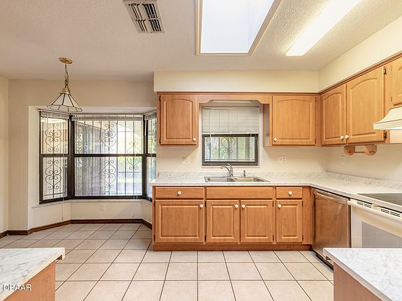 4th image of 212 Wellington Dr