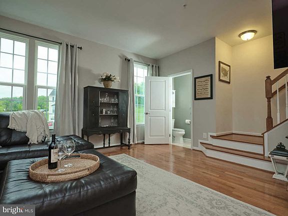3rd image of 1870 Thistle Ct