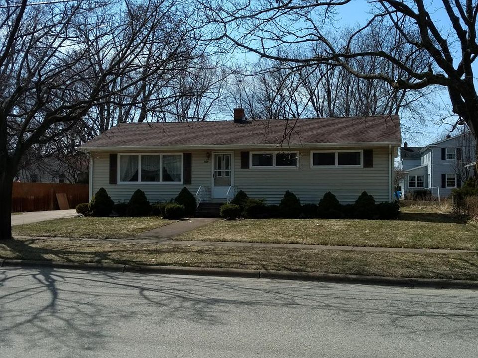1st image of 909 S Ferry St