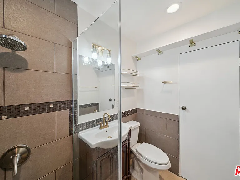 710 Westmount Dr #D — Photo 11
