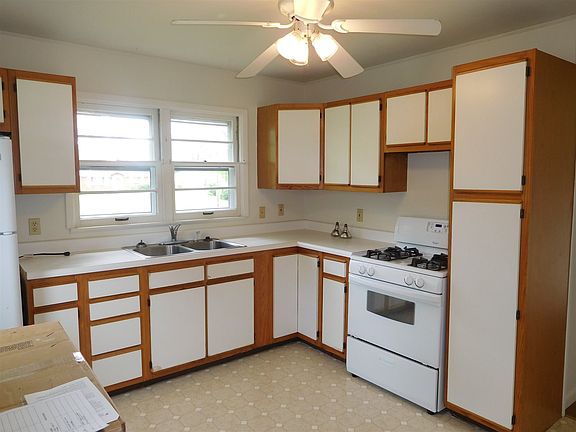 5th image of 650 E Holland Dr