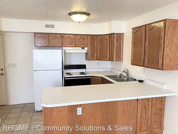 4th image of 326 E Fenton Ave #9862516