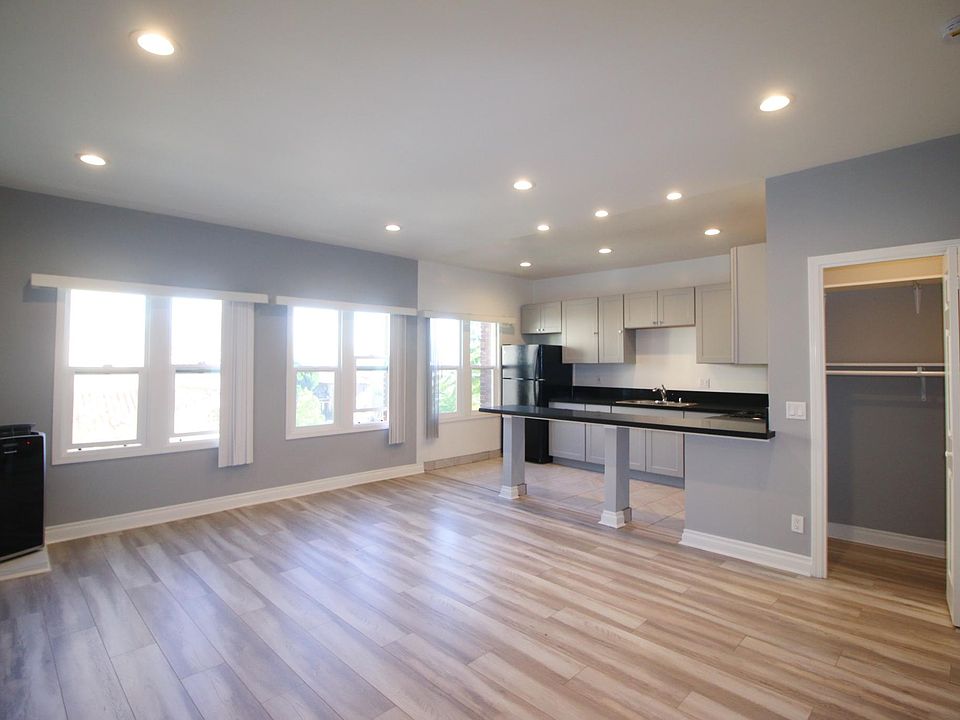 1st image of 777 S Westmoreland Ave #304