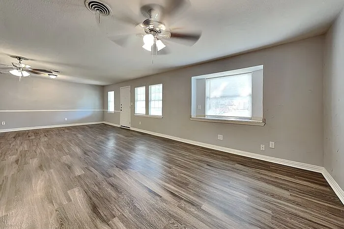 4731 Bedford Dr — Photo 3
