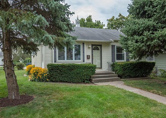 1st image of 2555 Cody St