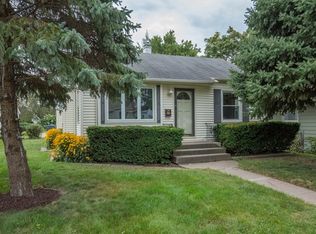 2555 Cody St, Bettendorf, IA 52722