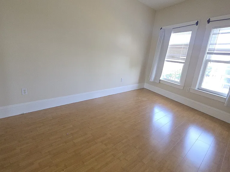 2597 Telegraph Ave #B — Photo 15