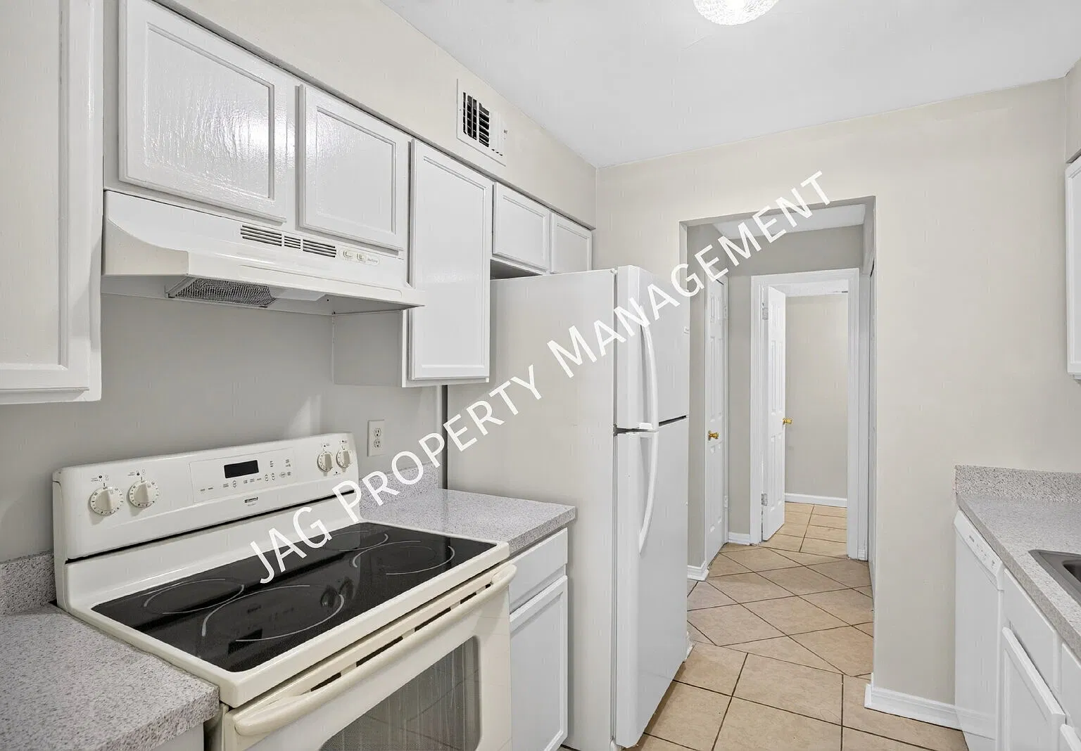 "Charming 2-Bedroom Retreat in Orange Park" — Photo 2